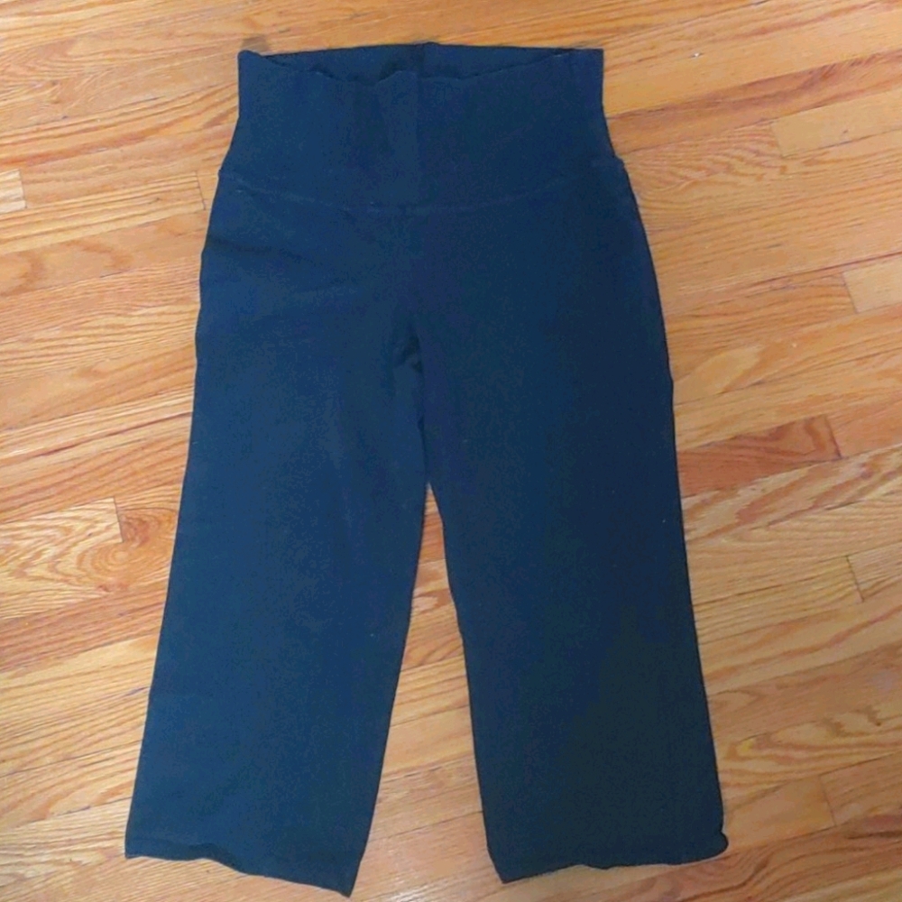 Maternity Wide-Leg Capri Small